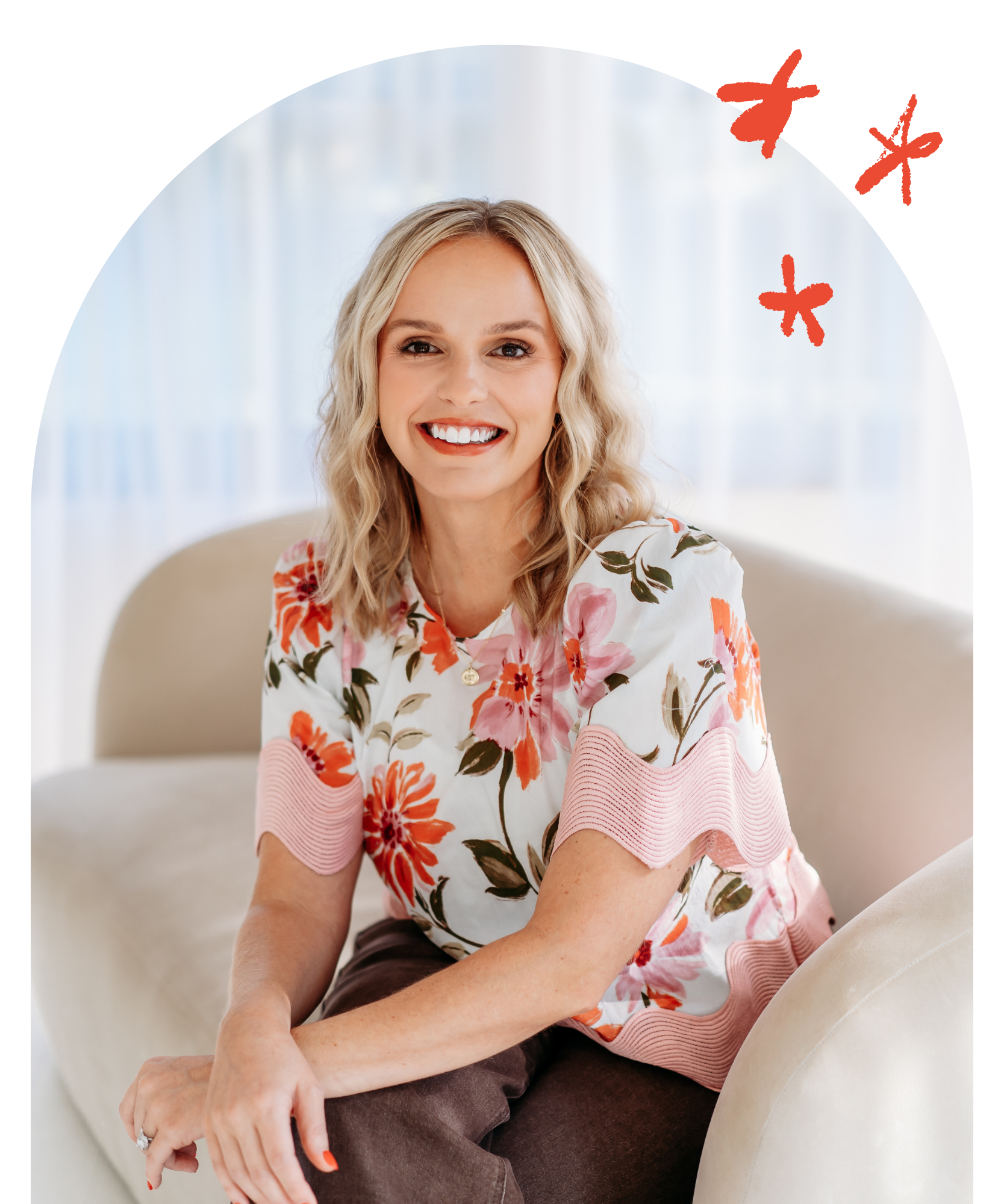 Lindsay Bowden sitting in a white chair with a floral top teaching teachers how to start a side hustle and sell on TPT